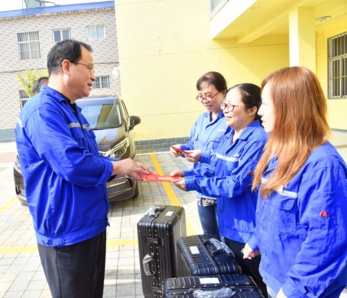 公司党委副书记、工会主席李毅.jpg