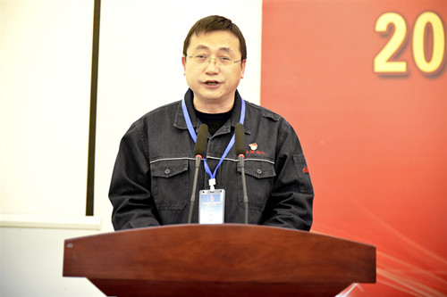 4.黄陵煤化工公司副总经理陈兵作了题为《奋发有为勇担当 创新管理有作为 为公司安全绿色高质量发展保驾护航》的安全环保工作报告_副本.jpg