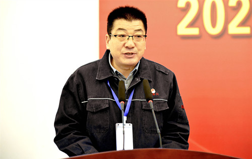 2.陕焦公司副总经理、黄陵煤化工公司党委书记孙润录作了题为《凝心聚力谋发展 乘势而上有作为 为公司高质量发展迈上新台阶而不懈努力》的工作报告_副本.jpg