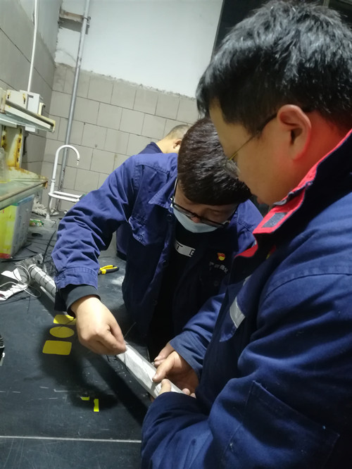 党员在岗位闪光_副本.jpg