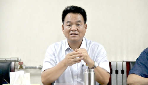 姚书记为职工办事调研.JPG