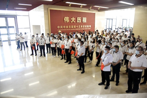 参观革命纪念馆.JPG