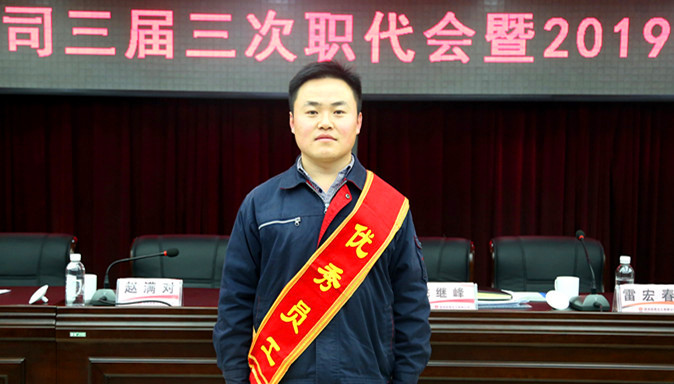 安浩龙_副本.jpg